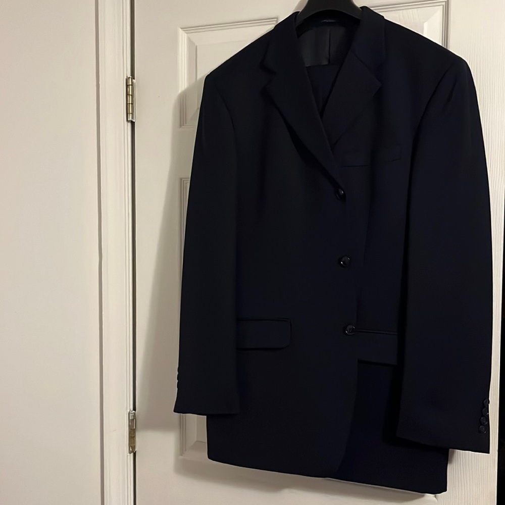 Men’s Navy Blue Albert Nipon  MAKE an OFFER 41L like new